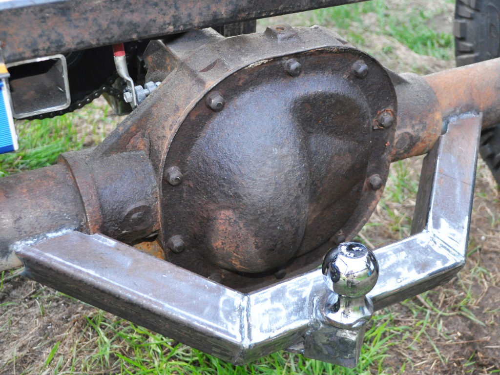YardMule Electric Tractor - trailer hitch connection